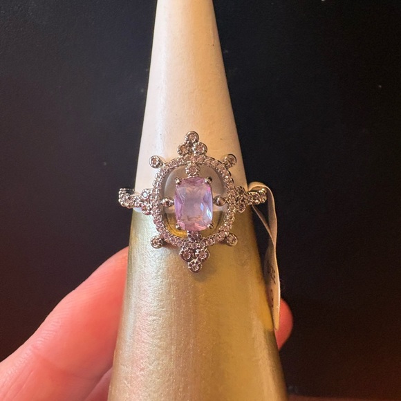 Elegant Silver and Purple Gemstone Ring - Picture 1 of 3